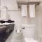 Sea Breeze, Studio 510, Beach steps away!+pool+WiFi - رسكن