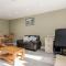 Remaj Serviced Accommodation, sleeps 7 & free parking