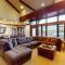 Lion Square Lodge East 307
