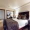 Lion Square Lodge North 296