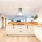 Lincoln 4-Beds Sleeps 13 Hot Tub & Pet Friendly
