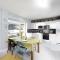 Mousehole View - Pet Friendly - Sea Views - Free Parking & WiFi