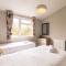 Kingfisher Lodge with Hot Tub