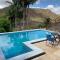 Casa Amarela - 3 suítes e piscina