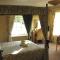 House - Sleeps 6 & paid off site parking available
