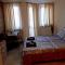 Enjoy Studios and Lovely Apartment Villa Park