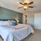 Lakefront Missouri Condo with Pool Access and Balcony - 卡姆登顿