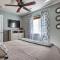 Lakefront Missouri Condo with Pool Access and Balcony - 卡姆登顿