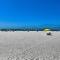 Lido Key Hideout with Patio and Yard and Walk to Beach! - ساراسوتا