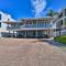 Lido Key Hideout with Patio and Yard and Walk to Beach!