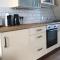 Brighton Marina Floating home - برايتون أند هوف