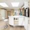 Central Windsor Stunning 4 Bedroom Spacious Modern House