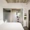 19 ROOMS