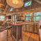 Horse Thief Inn Cabin Retreat with Deck and Hot Tub! - ويمبيرلي