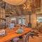 Horse Thief Inn Cabin Retreat with Deck and Hot Tub! - ويمبيرلي