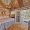 Horse Thief Inn Cabin Retreat with Deck and Hot Tub! - ويمبيرلي