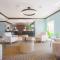 Holiday Inn & Suites Spring - The Woodlands