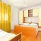 Apartments by the sea Makarska - 13222