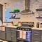 Beautiful Hill Country Cottage - Walk to Downtown!