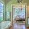 Beautiful Hill Country Cottage - Walk to Downtown!