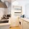 Los Angeles 3 Bed Apartment with Pool