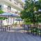 Des Roses Hotel