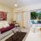 Ground floor apartment located in Hometown, 5 min walk to the Beach - Saint James