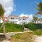 Silver Sands Beach Villas are great for family-friendly activities surfing - 基督教堂市