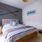 Central Penzance, Modern stylish home, Near Seafront with Gated parking