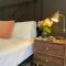 Wimberley Inn & bar