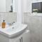 Orion House - sleeps 6, driveway, garden