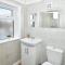 Orion House - sleeps 6, driveway, garden