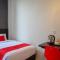 RedDoorz Plus near Solo Baru