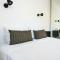 Phaedrus Living: Seaside Modern Flat Lighthouse 63