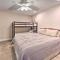 Lake Havasu Condo with Pool Access 1 Block to Beach - مدينة ليك هافاسو