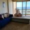 Midpoint Sea View - families only