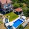 Villa Majkovica - 4 Bedroom Villa with Private Pool & En-Suite Bathrooms & Parking