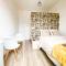 Capstay Roubaix Lille private shower & Netflix