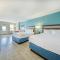 Commander Hotel & Suites