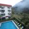 Avenue 18 Resort