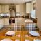 Beautiful 2 Bedroom, 2 Bathroom Flat with Parking.