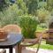 Villetta con giardino in contesto riservato non lontana dal mare BEL01
