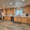 4 Mi to Woodland Lake 2-Story Home with Grill