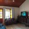 Lumiar linda vista das montanhas, com lareira, churrasqueira, wifi, Tv a cabo, casa ampla, arejada jardim pertinho do centro de Lumiar e de cachoeiras