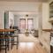 LARGE Town Centre Townhouse for Work and Leisure inc Private Parking