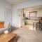 LARGE Town Centre Townhouse for Work and Leisure inc Private Parking