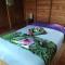 Mindo Eco Chalet, Rio y Cascadas