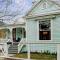 Historic home with heated Mini Pool walking distance to downtown San Antonio! - 圣安东尼奥