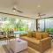 Gorgeous Flowy Space with Wrap-around Private Pool - تولوم