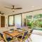 Gorgeous Flowy Space with Wrap-around Private Pool - تولوم